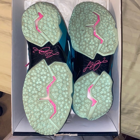 Lebron 11 South beach size 10 - Picture 3 of 6